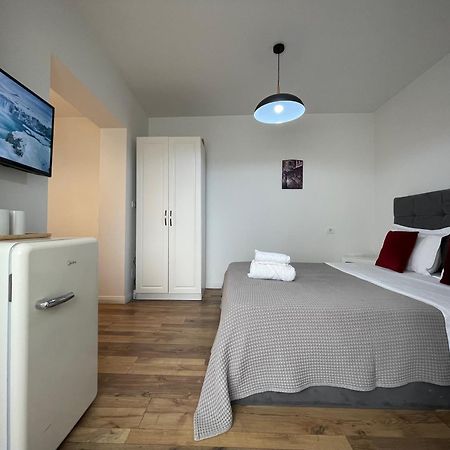Central Studio Apartments Tiranë Ngoại thất bức ảnh