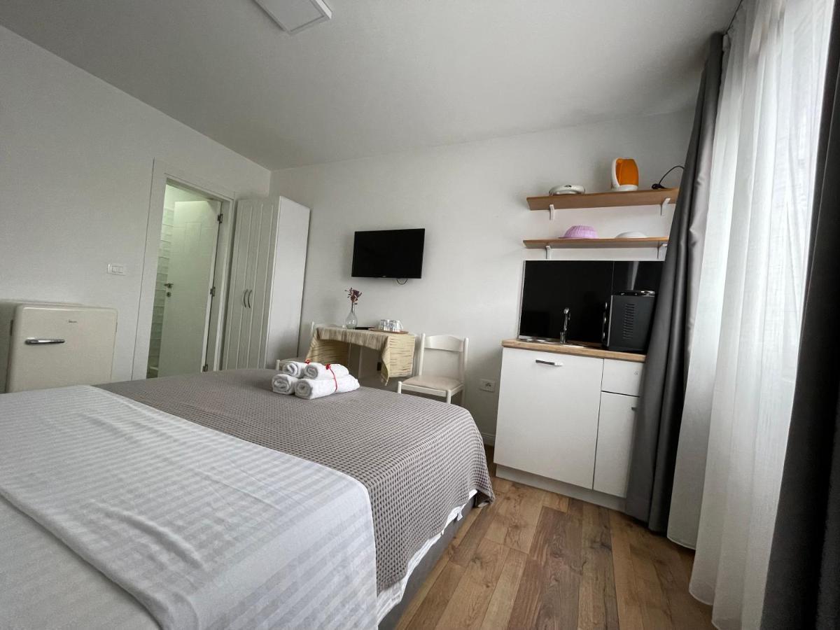 Central Studio Apartments Tiranë Ngoại thất bức ảnh