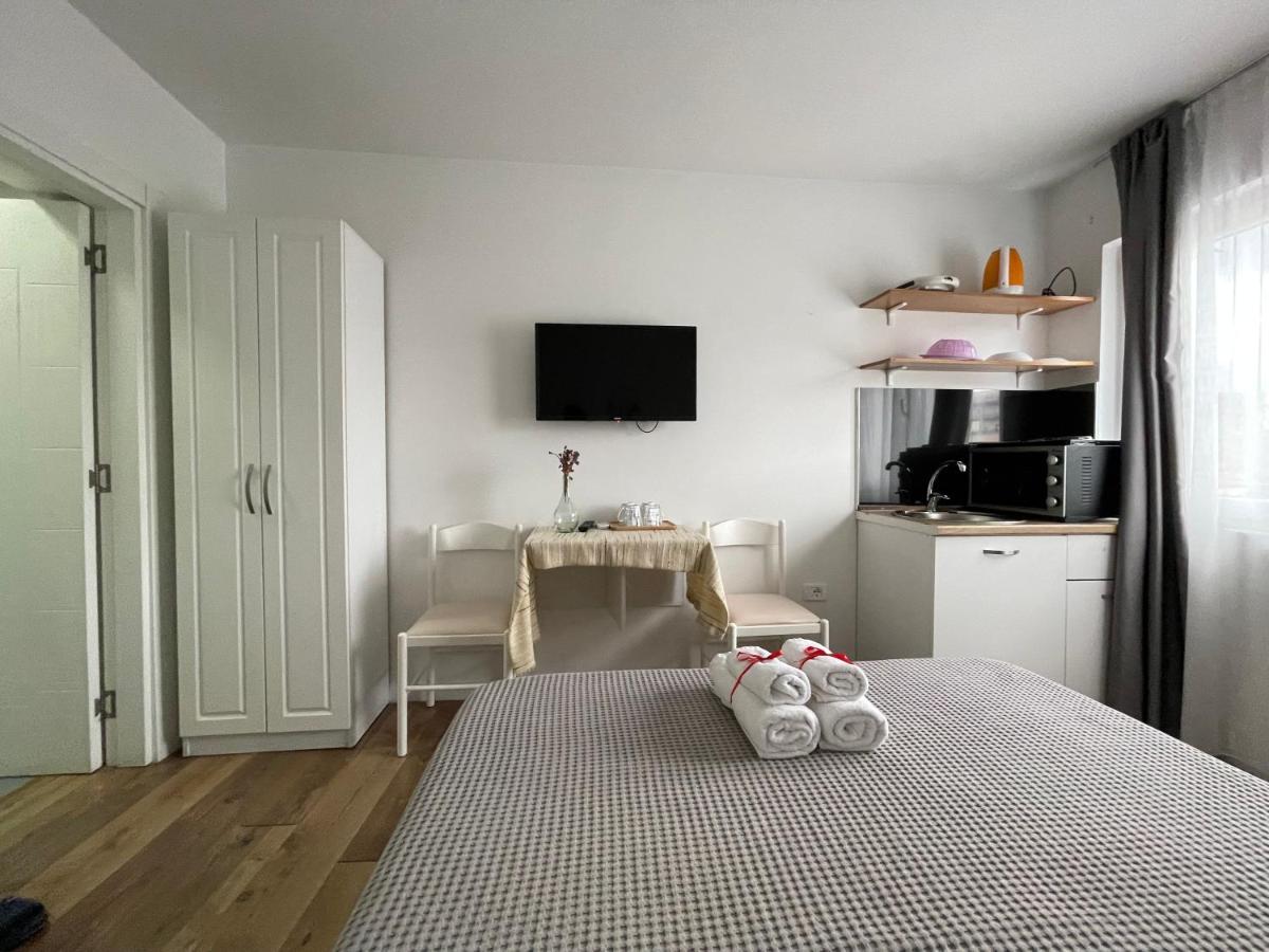 Central Studio Apartments Tiranë Ngoại thất bức ảnh