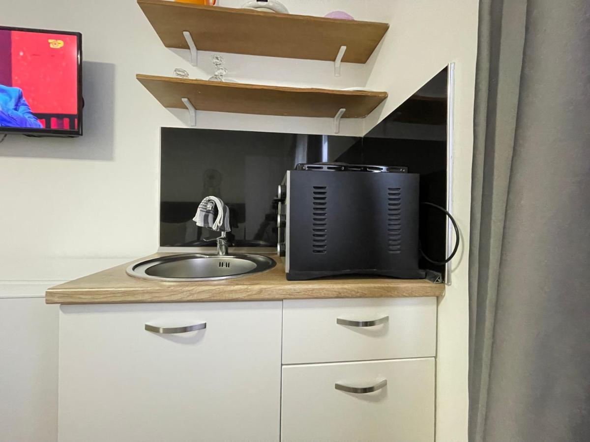 Central Studio Apartments Tiranë Ngoại thất bức ảnh