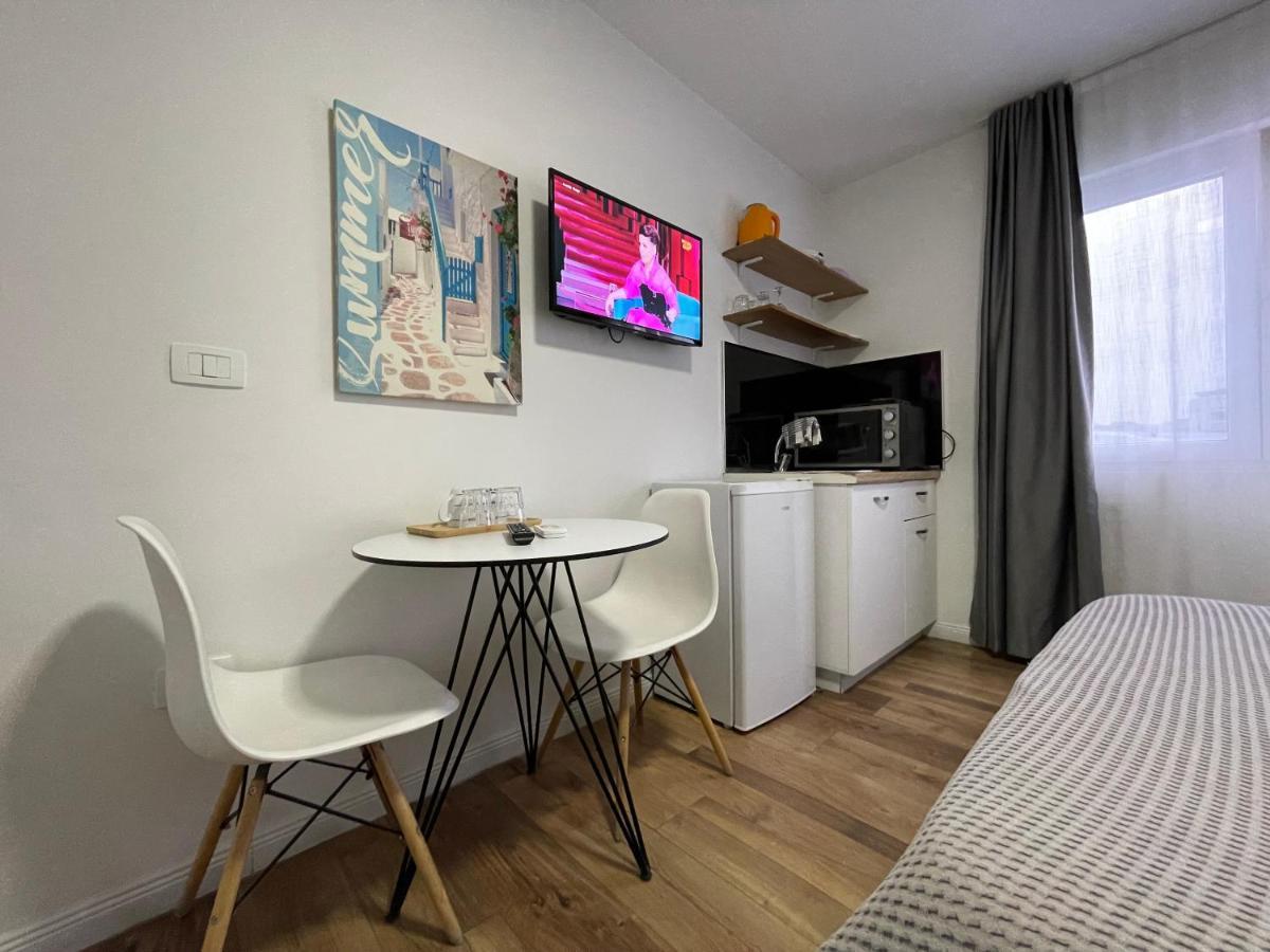 Central Studio Apartments Tiranë Ngoại thất bức ảnh
