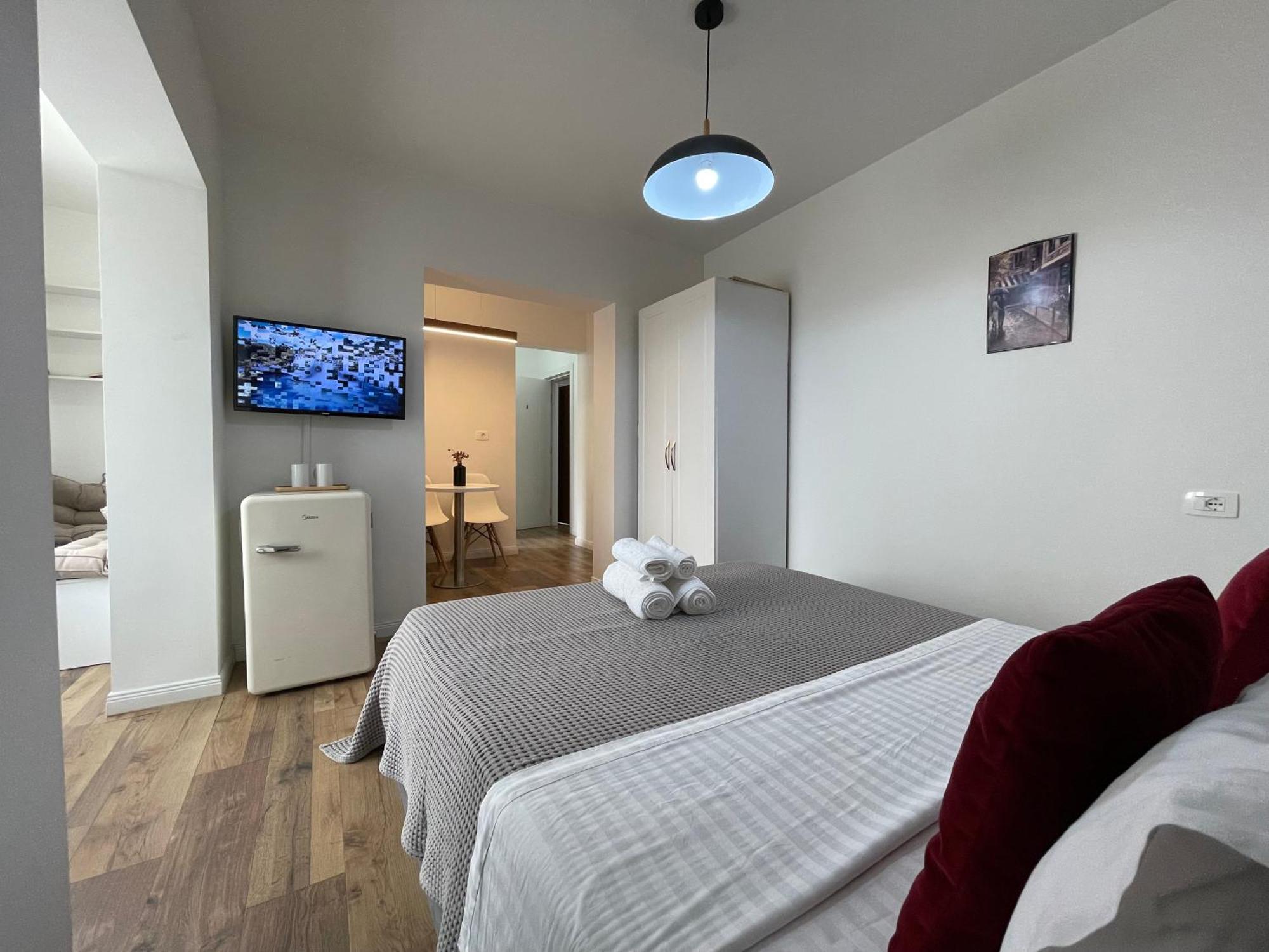Central Studio Apartments Tiranë Ngoại thất bức ảnh